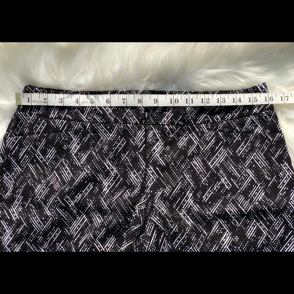 Shorts - Picture 3 of 5